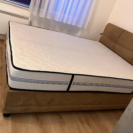 Apartment Retreat - Near Scc & Vilsonovo